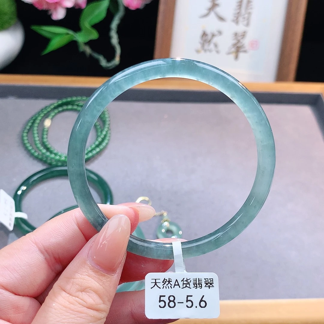 未镶嵌手镯（圆镯）翡翠