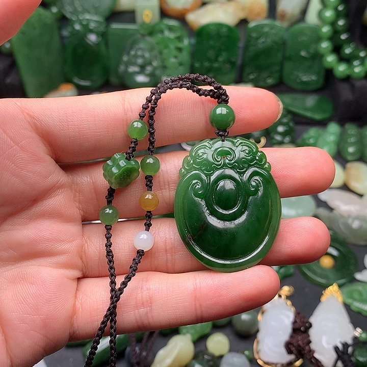 林***城和田玉未镶嵌颈饰