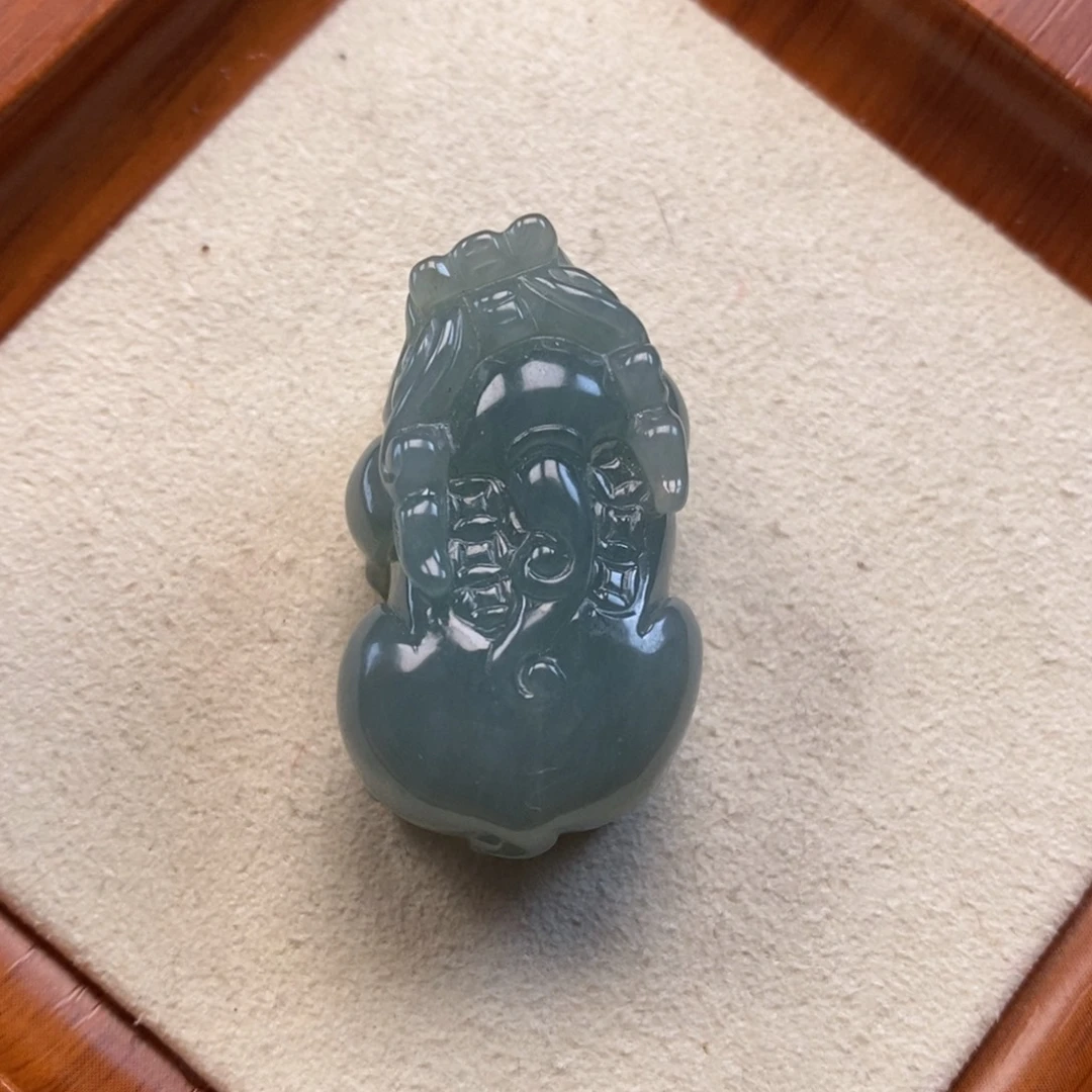 翡翠未镶嵌颈饰如意貔貅