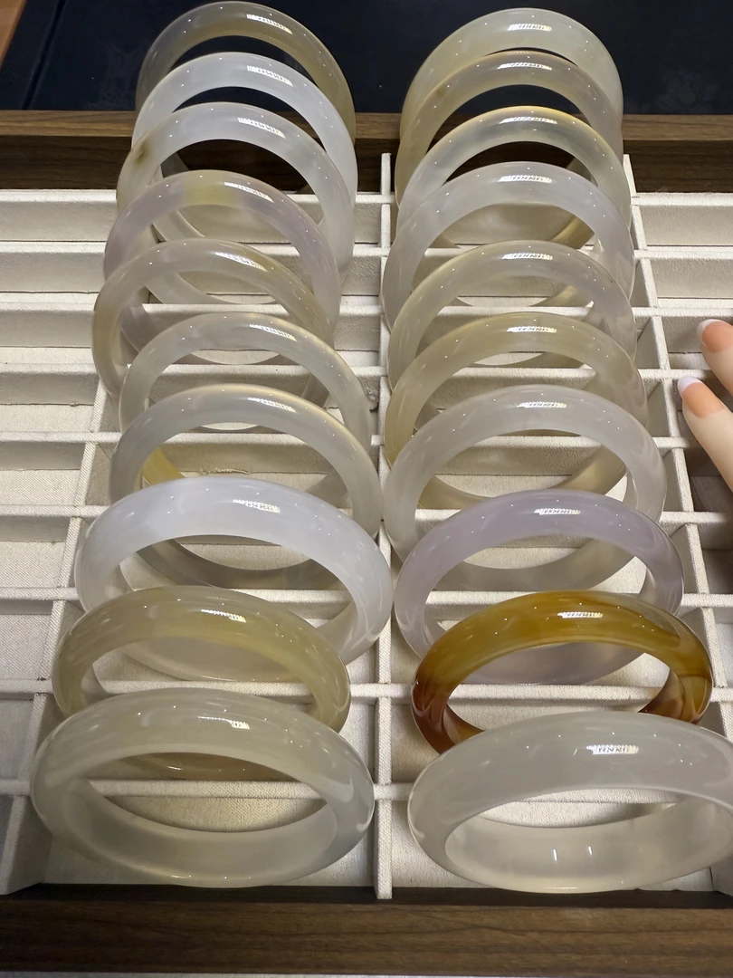 天然玛瑙玉髓手镯多样发货发其一