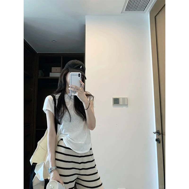 休闲简约风圆领白色短款上衣女显瘦百搭高腰垂感条纹休闲裤两件套