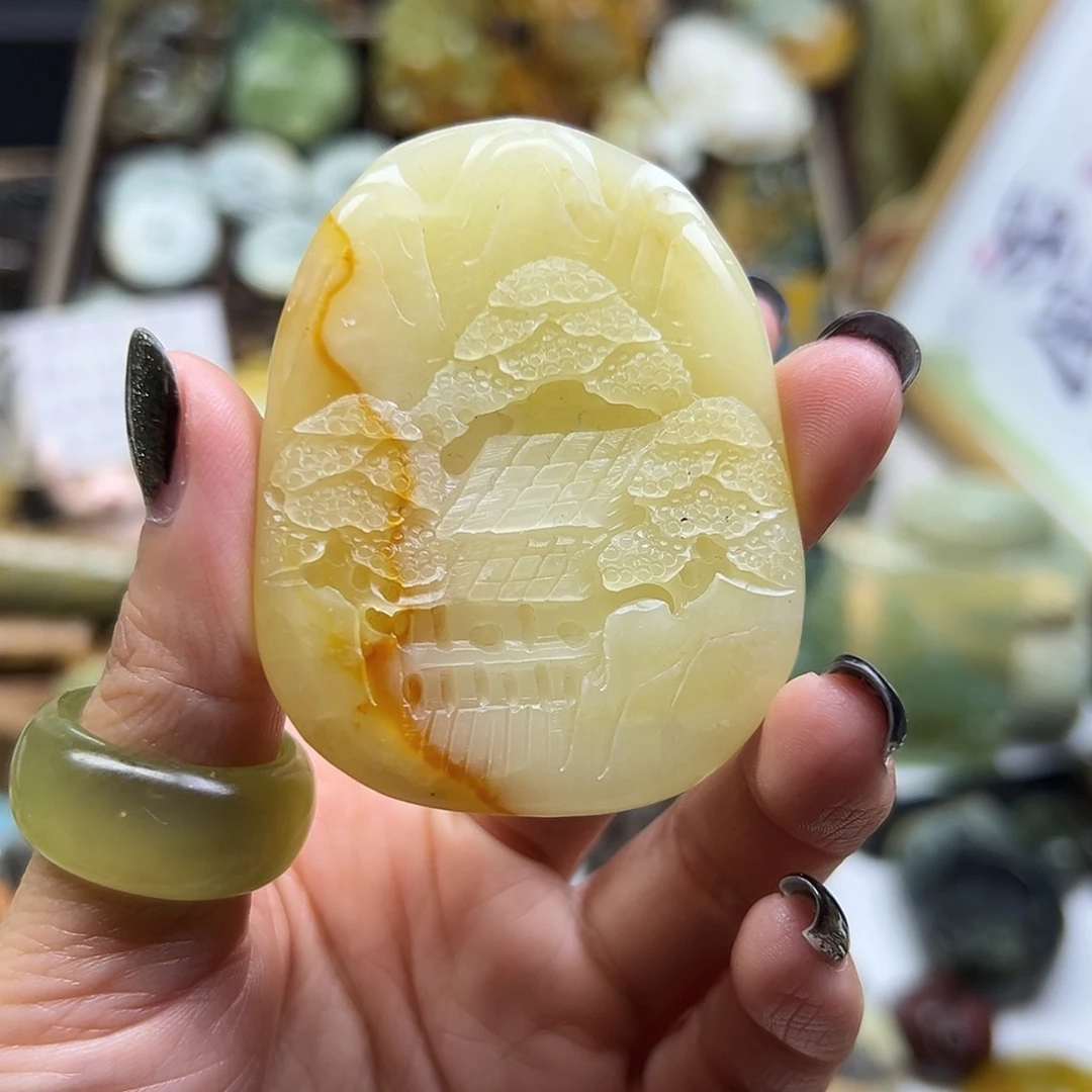 未镶嵌岫玉颈饰花玉山水