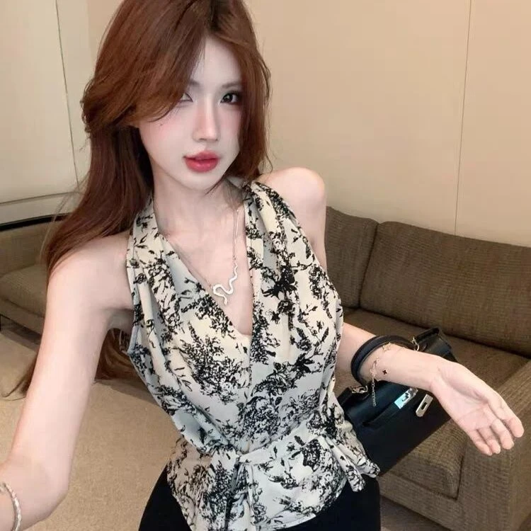 法式复古碎花无袖挂脖衬衫女夏装独特漂亮气质背心小衫高级感上衣