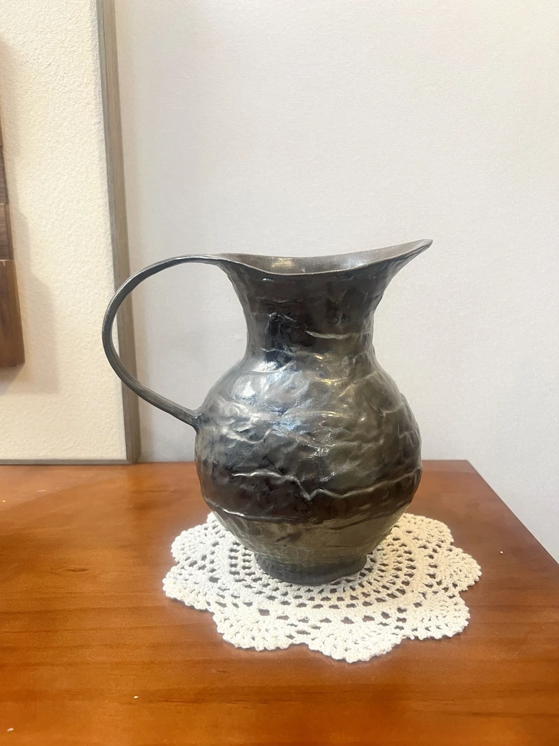 景德镇手绘艺术感花瓶（素白单耳）