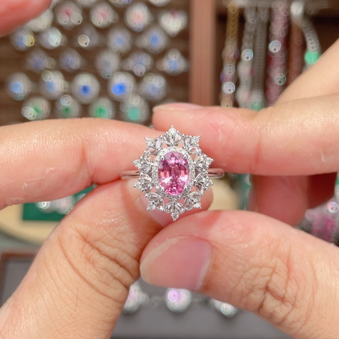 蓝宝石戒指18K金镶嵌1.28ct 无烧帕帕