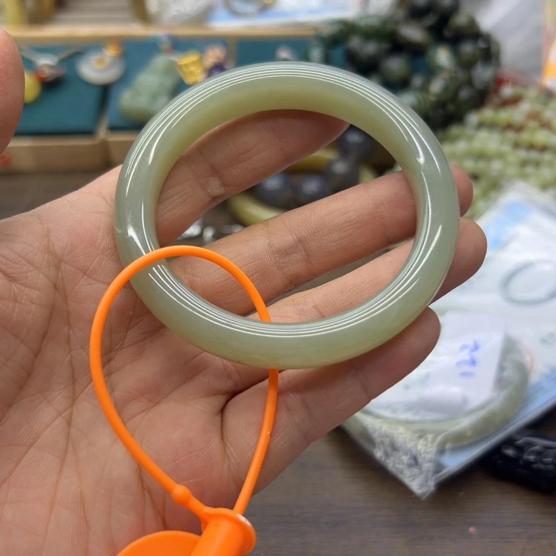 和田玉未镶嵌手镯57.7圈围1692