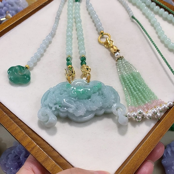 翡翠未镶嵌颈饰翡翠吊坠