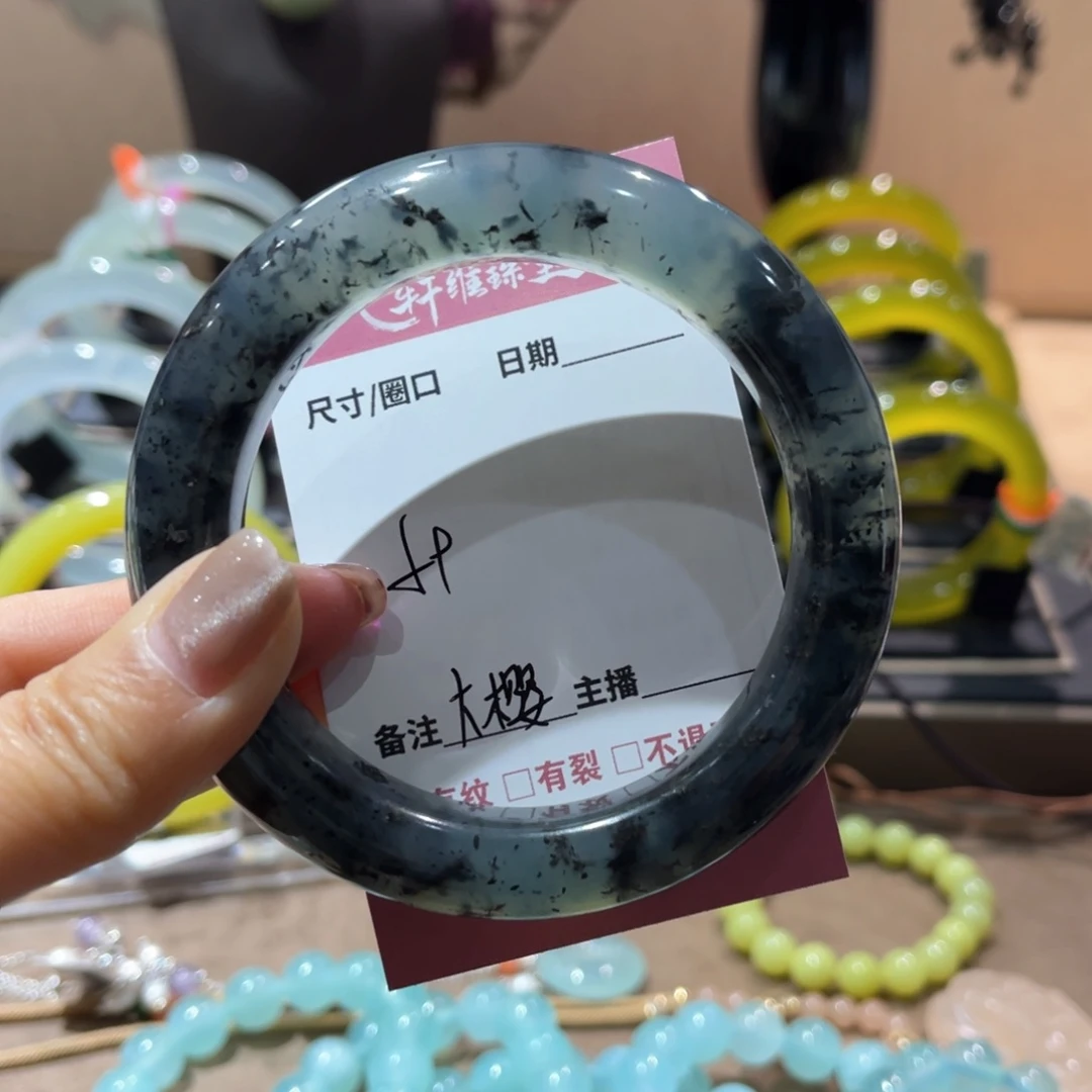 蛇纹石玉手镯未镶嵌大*桃