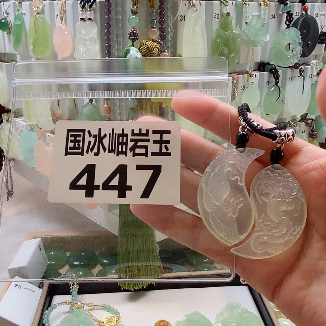 9***k蛇纹石玉未镶嵌颈饰