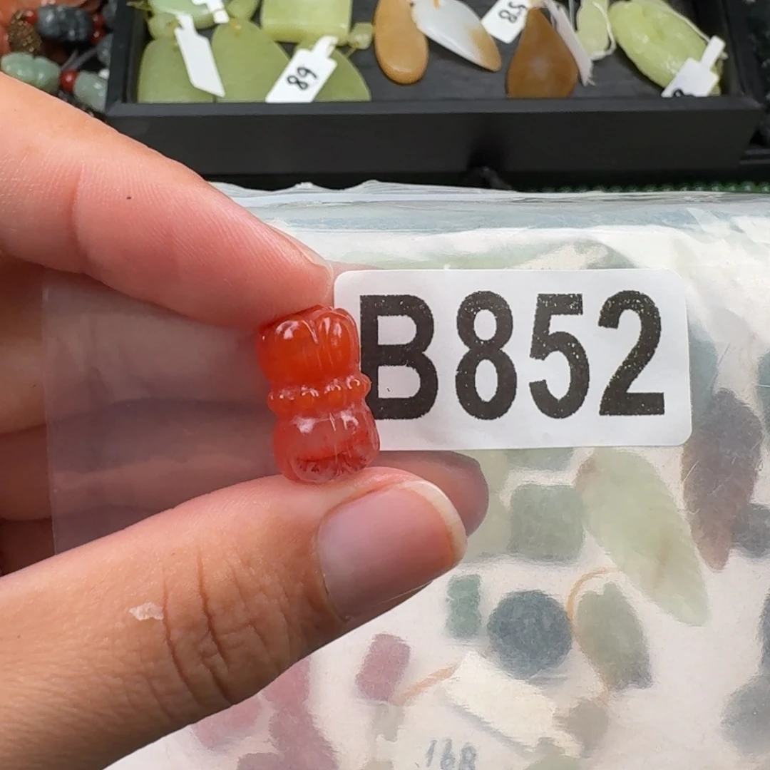 南红玛瑙未镶嵌珠宝奇石