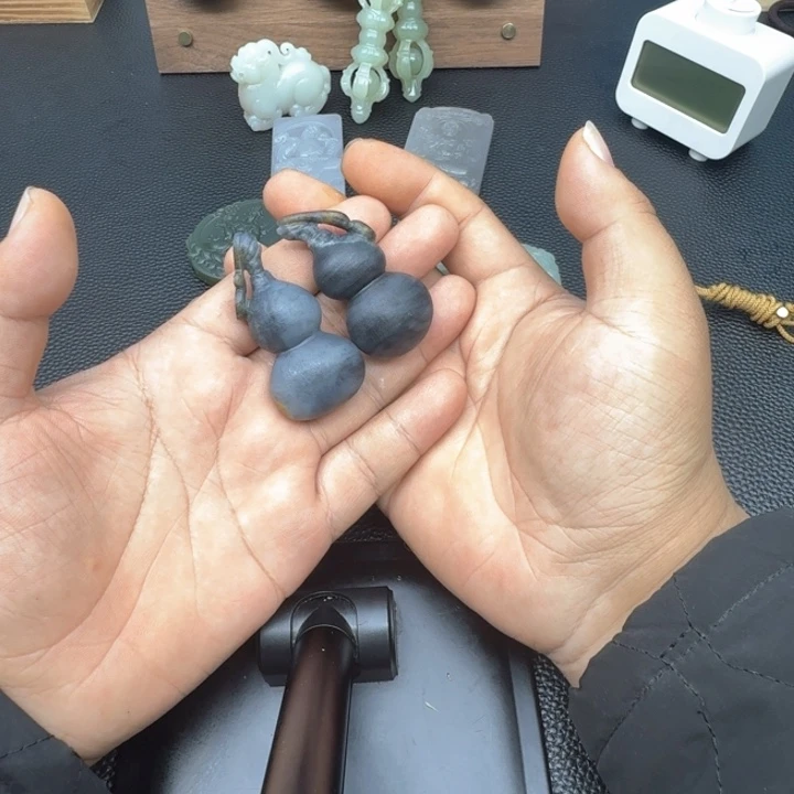 颈饰未镶嵌和田玉临*