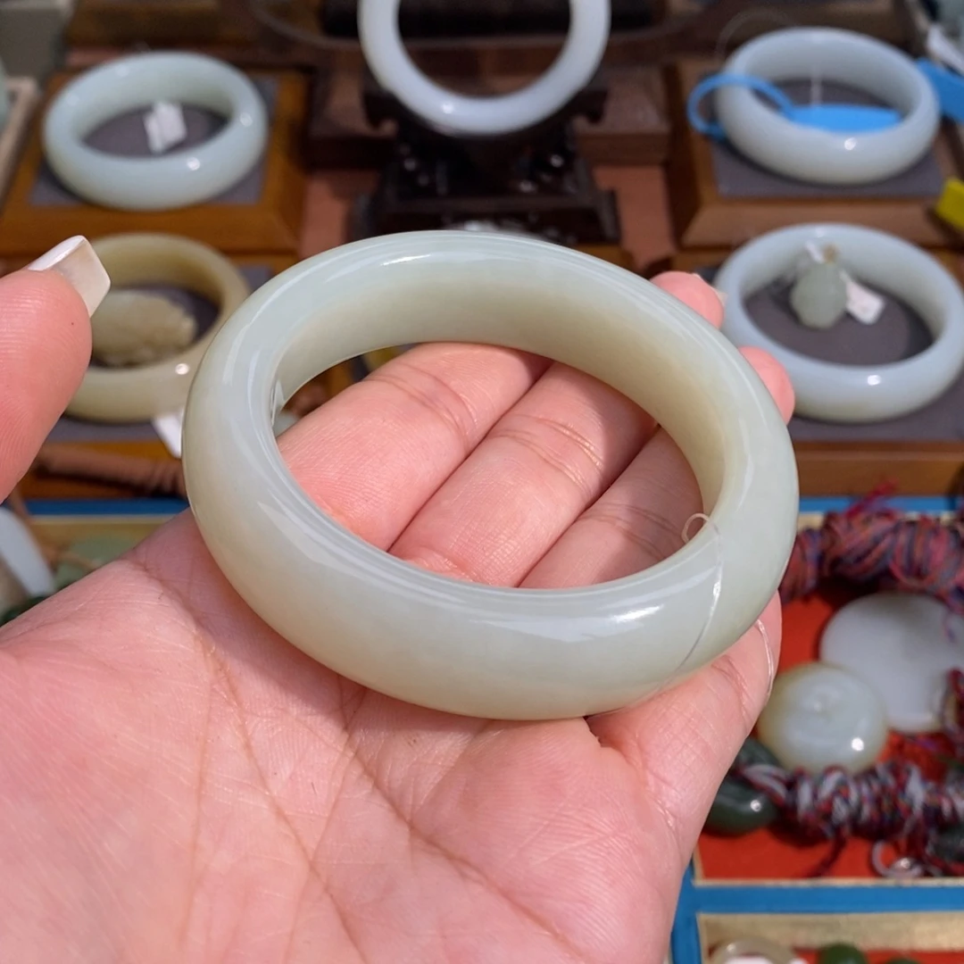 和田玉未镶嵌手镯