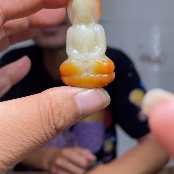 和田玉未镶嵌把件