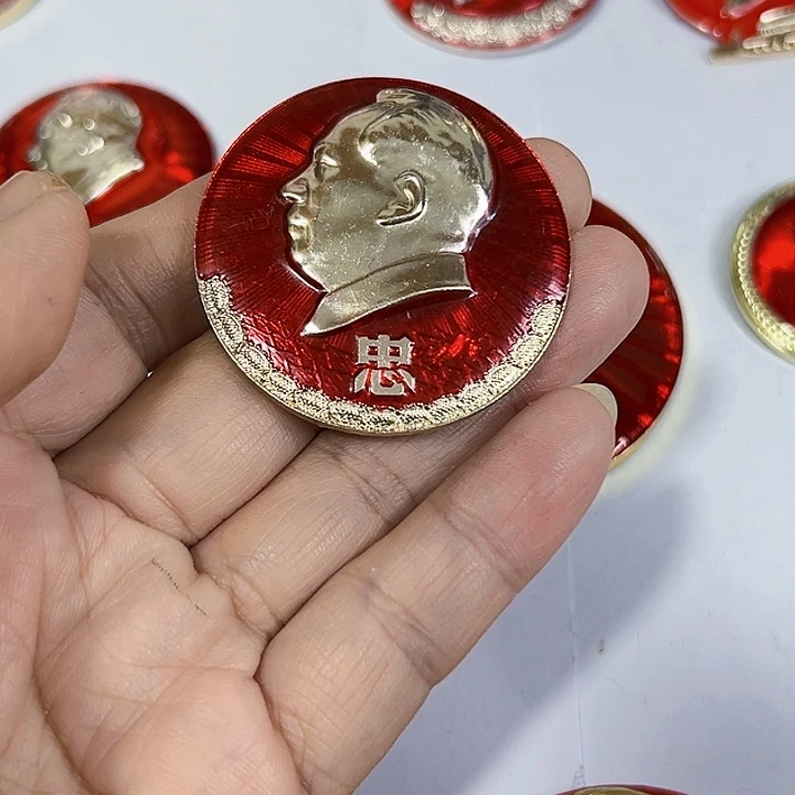 其他普通金属天***哥纪念章。纪念章