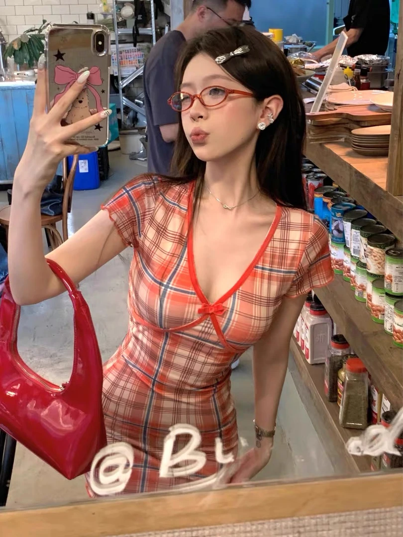 802法式御姐低胸包臀裙女夏新款显瘦蝴蝶结风情万种的连衣裙