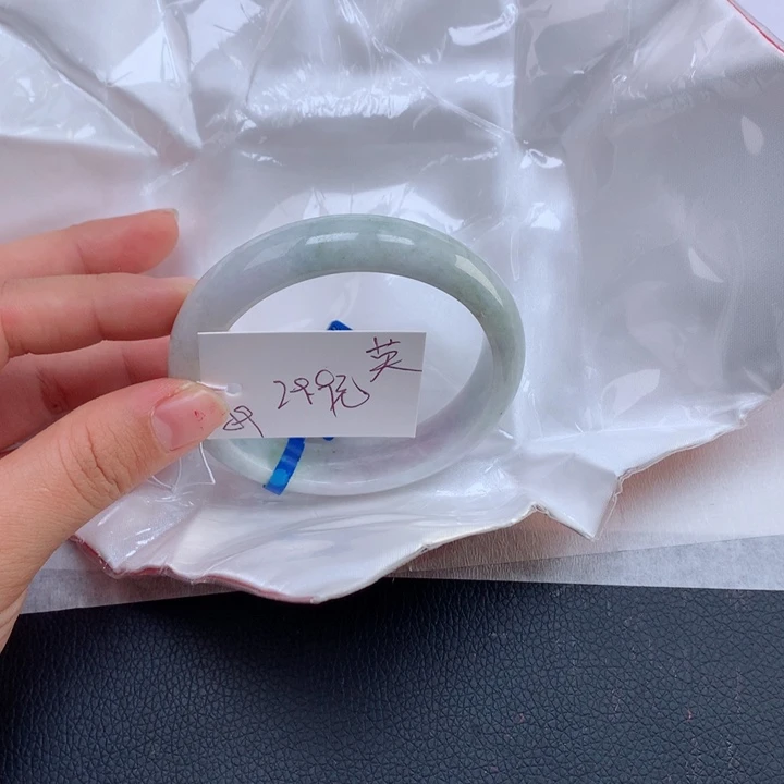 翡翠手镯未镶嵌英