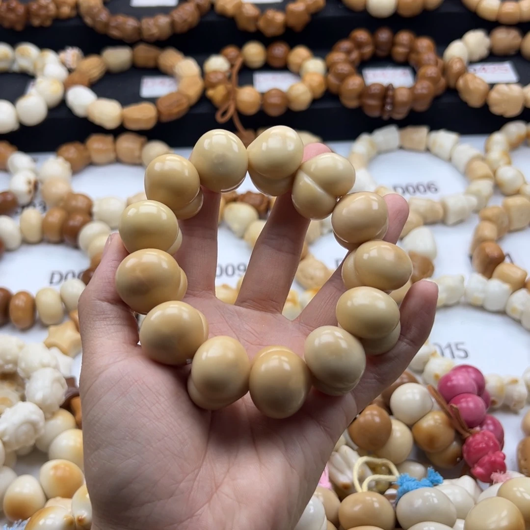 吊坠白玉菩提皮桃24