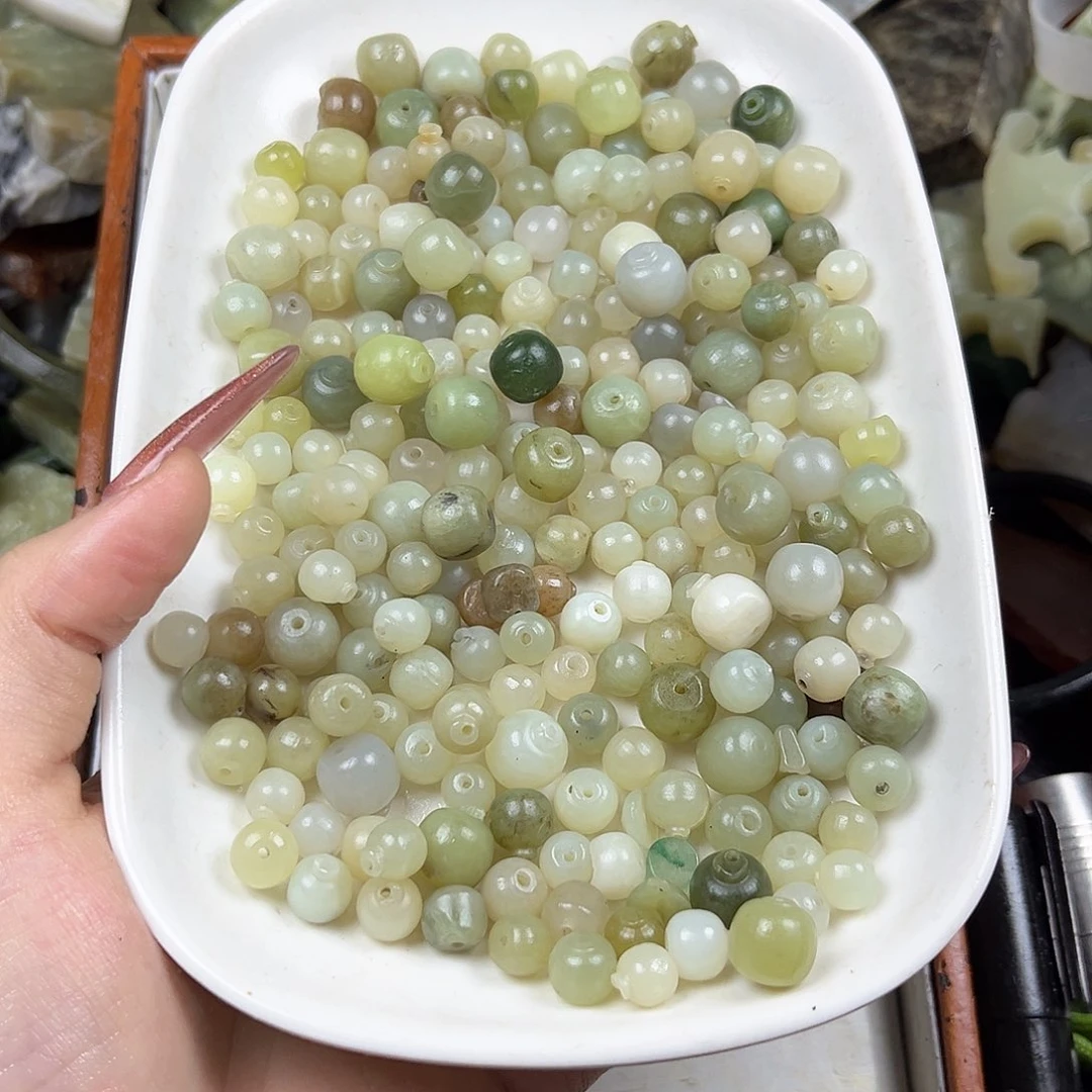 颈饰未镶嵌和田玉（糖玉）