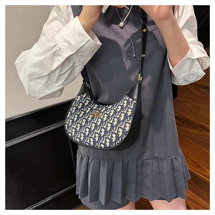 单肩包欧美洋气刺绣新月腋下包包潮女新款高颜值精致百搭外出