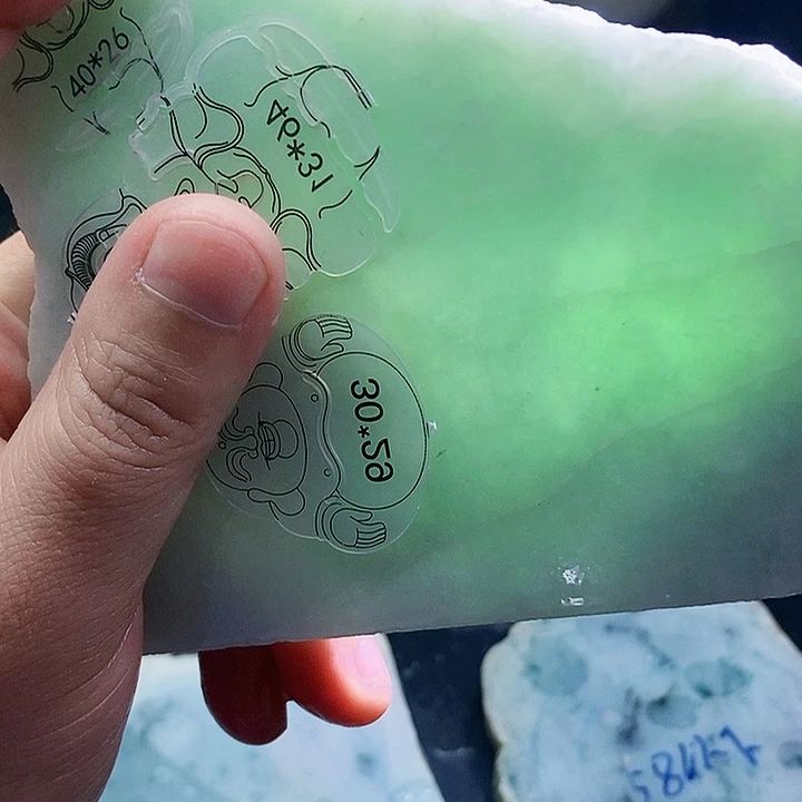 翡翠未镶嵌颈饰毛料61