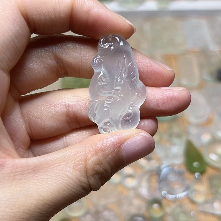 淡***～蛇纹石玉未镶嵌颈饰