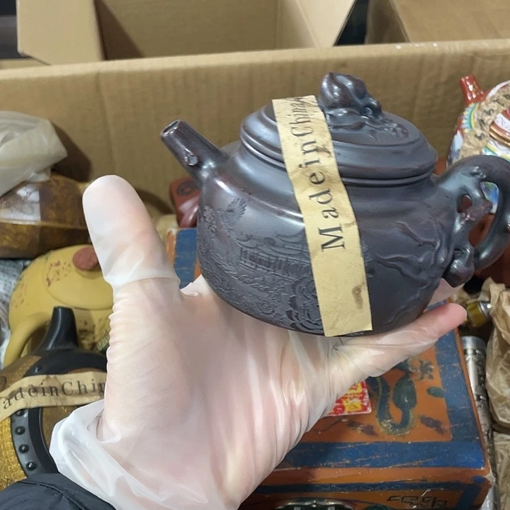 茶壶紫砂原矿泥料，纯手工制作的一把紫砂壶。