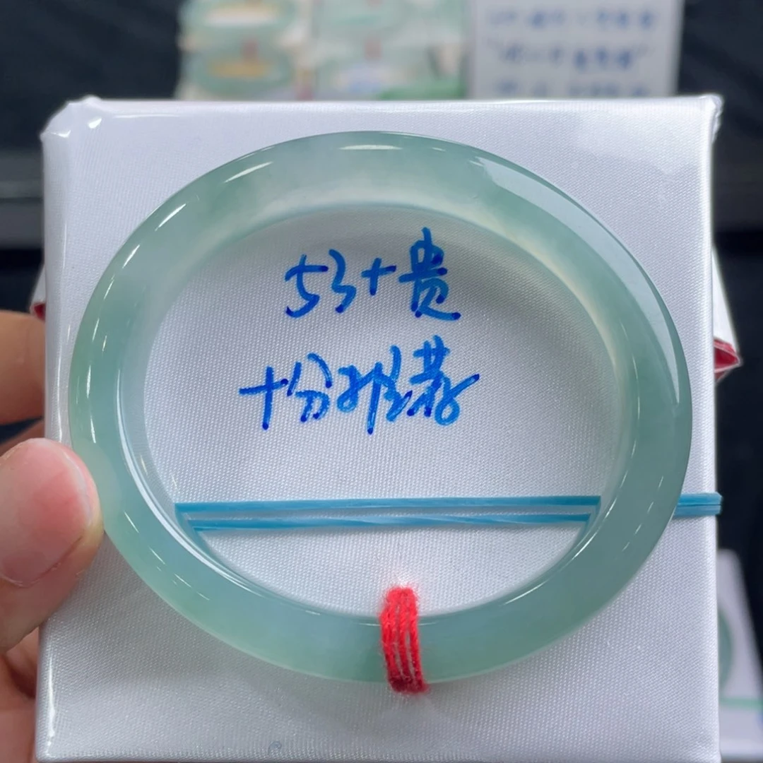 翡翠手镯未镶嵌翡翠手镯