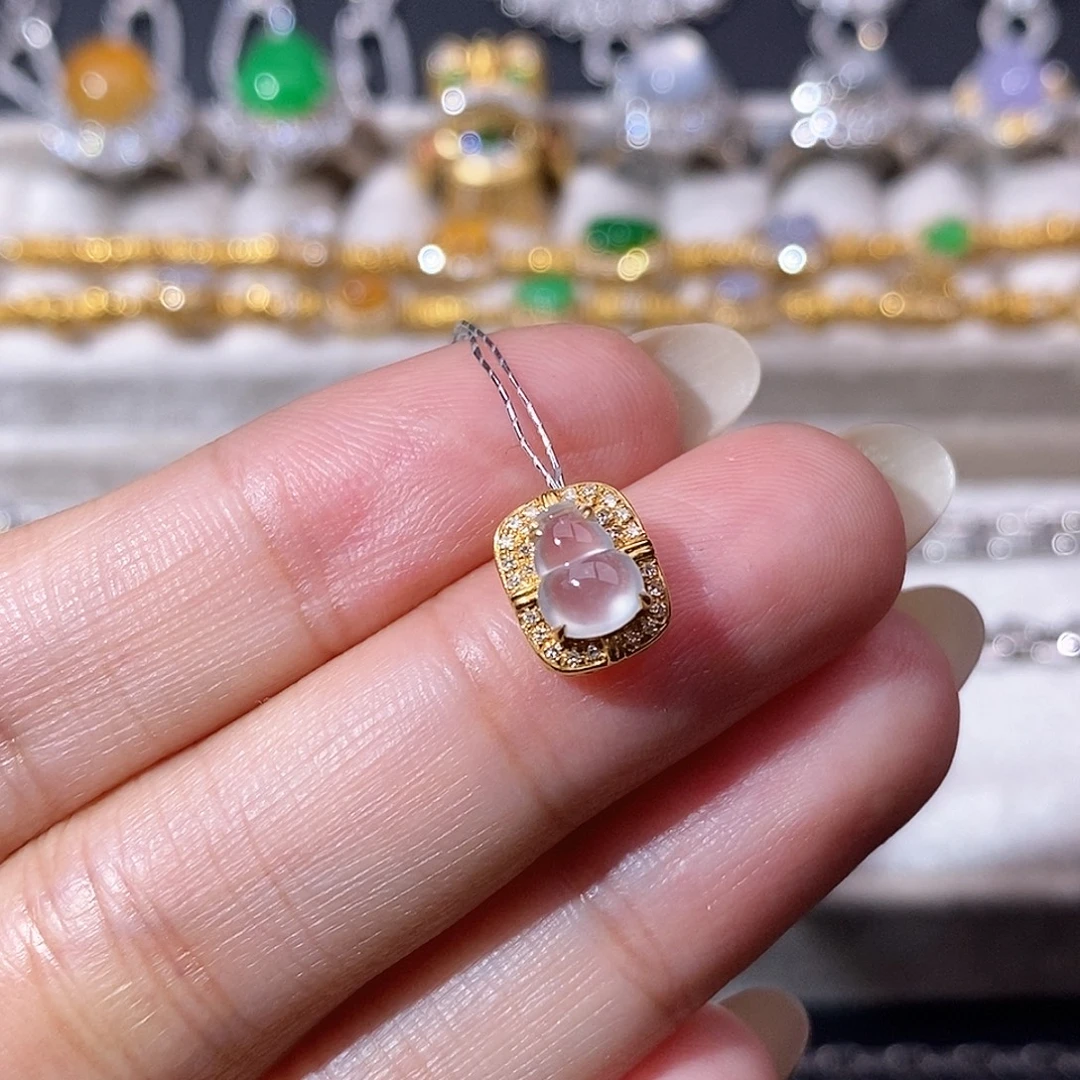 翡翠18K金镶嵌颈饰吊坠