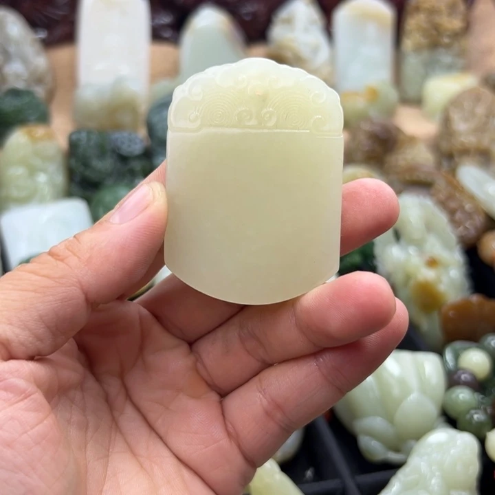 和田玉（糖玉）未镶嵌颈饰
