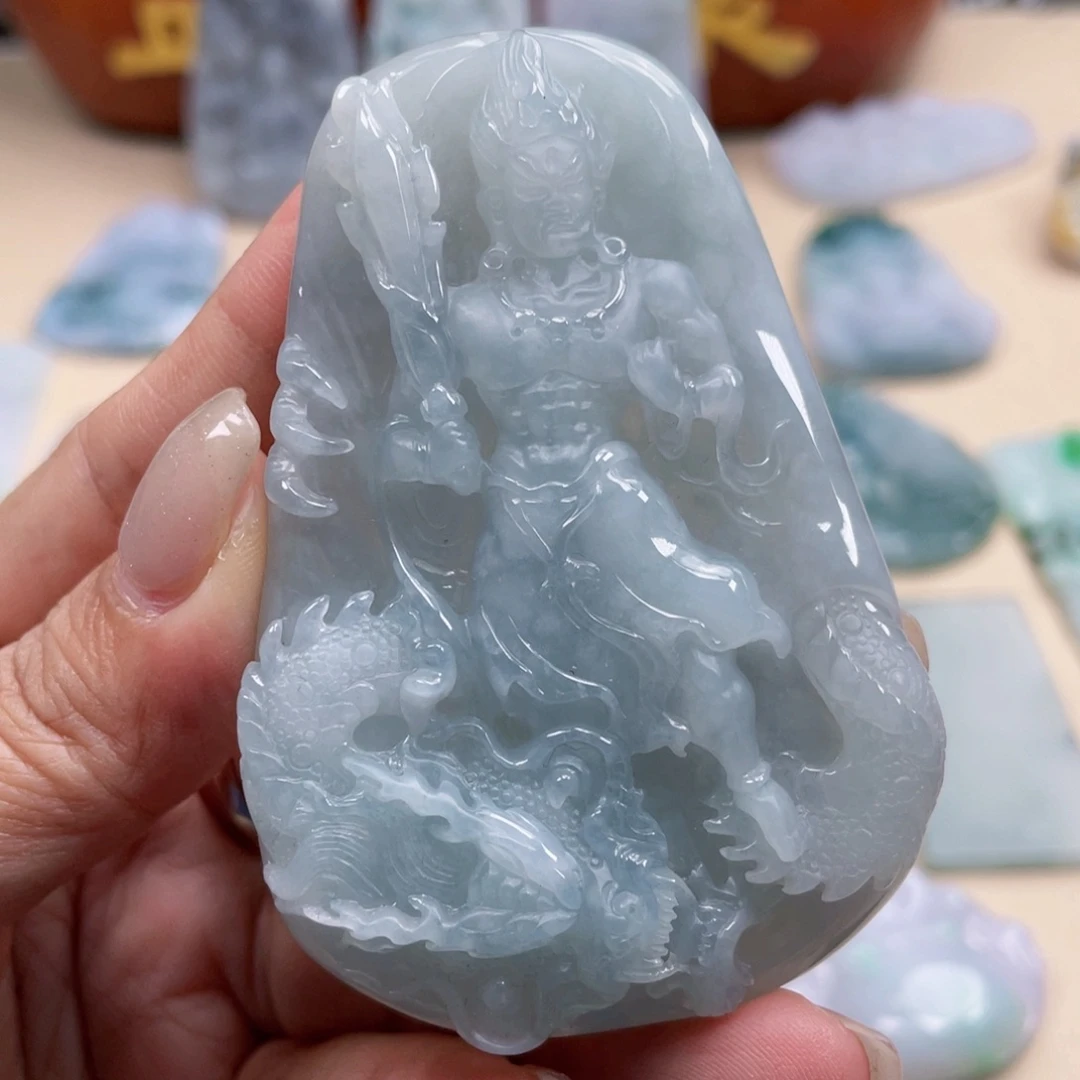 翡翠未镶嵌颈饰不动