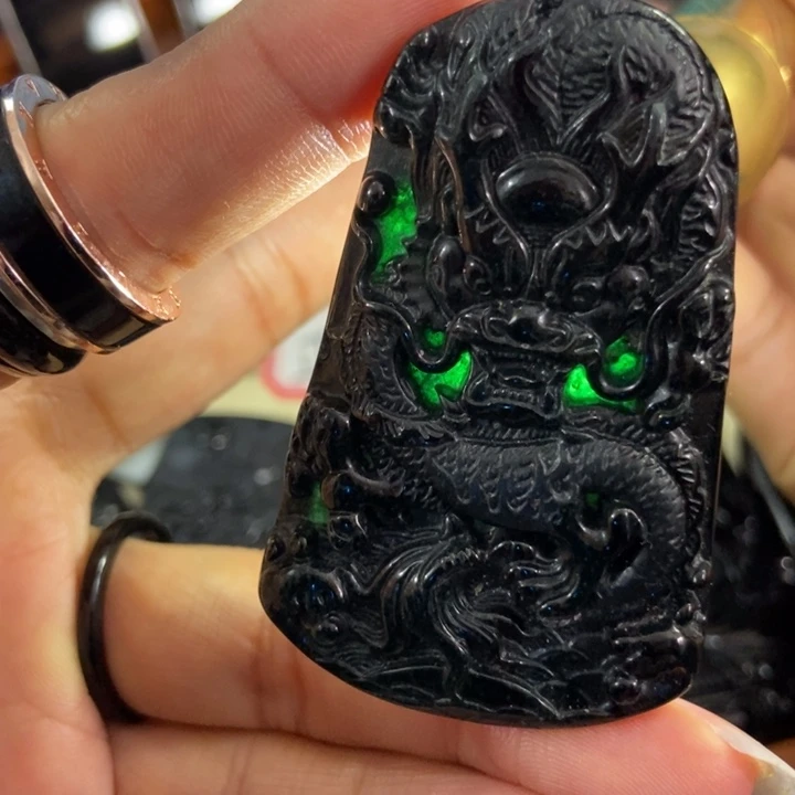 翡翠颈饰未镶嵌墨翠龙