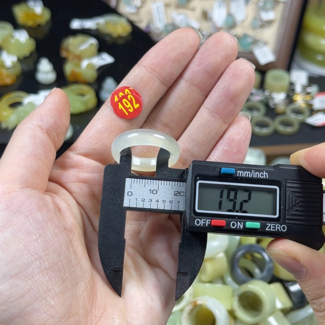 蛇纹石玉未镶嵌戒指