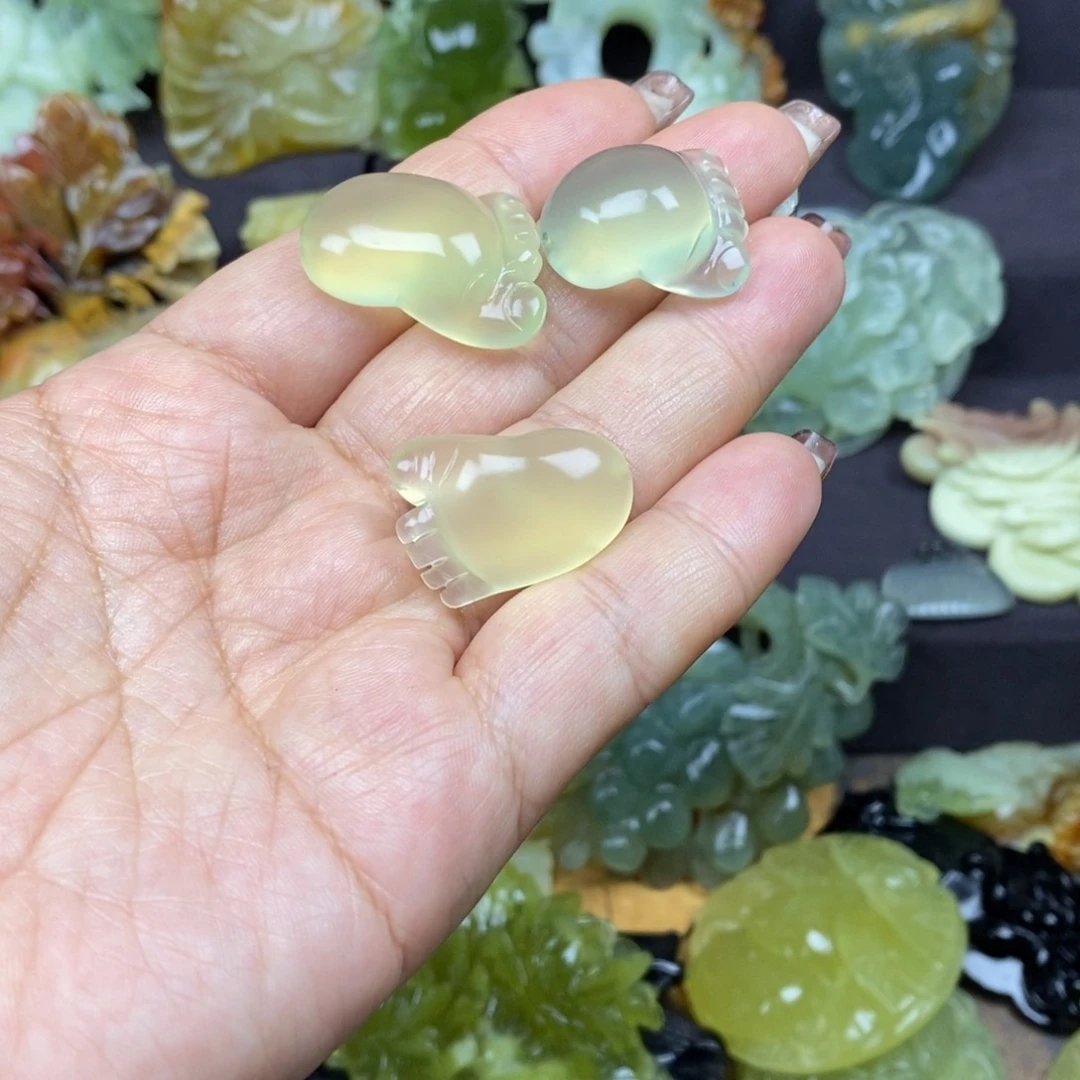 蛇纹石玉颈饰未镶嵌零****?