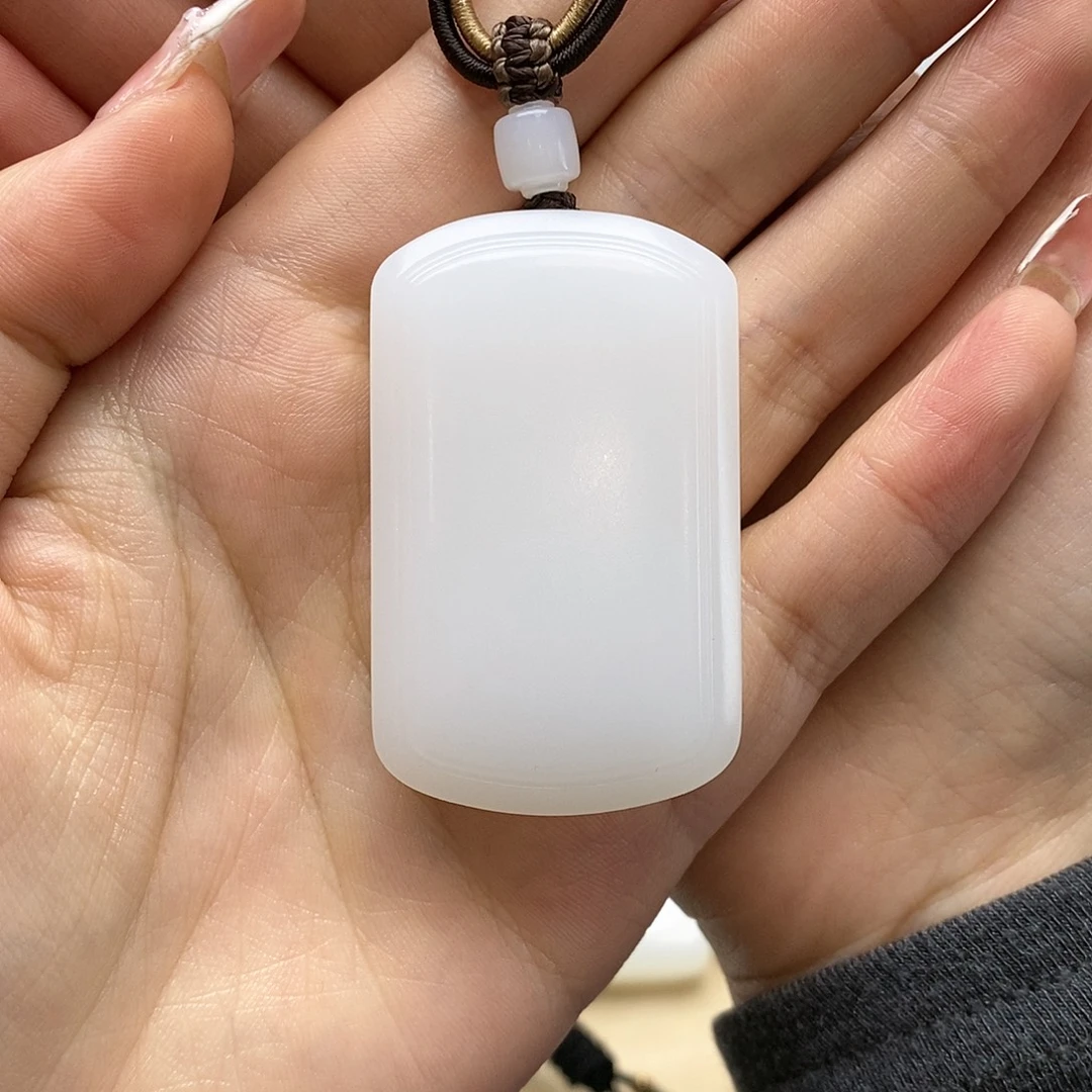 相***难和田玉未镶嵌颈饰