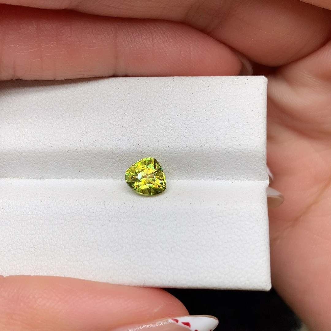 榍石裸石未镶嵌榍石