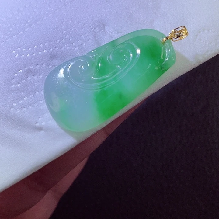 翡翠18K金镶嵌颈饰翡翠