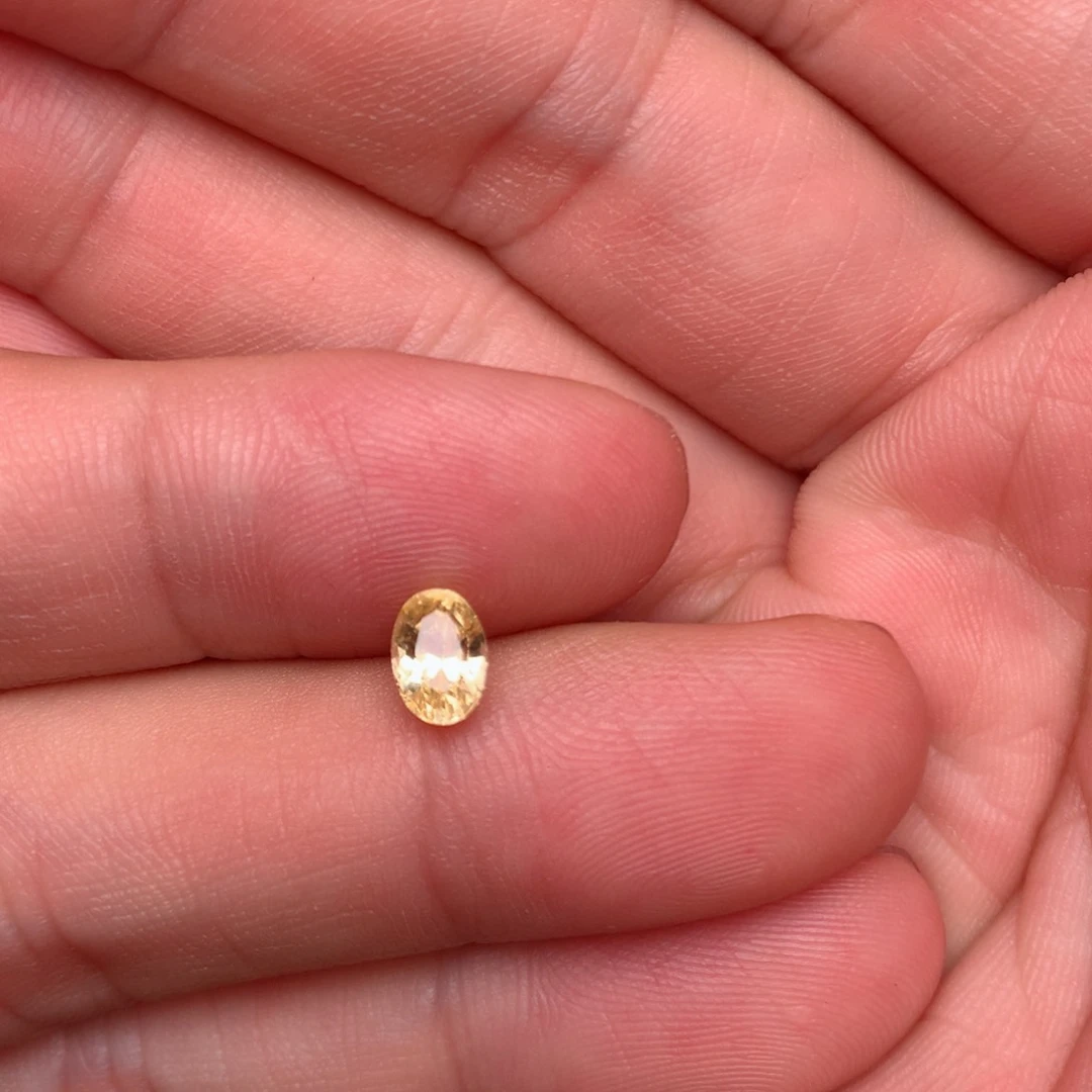 裸石彩色蓝宝石风****凄