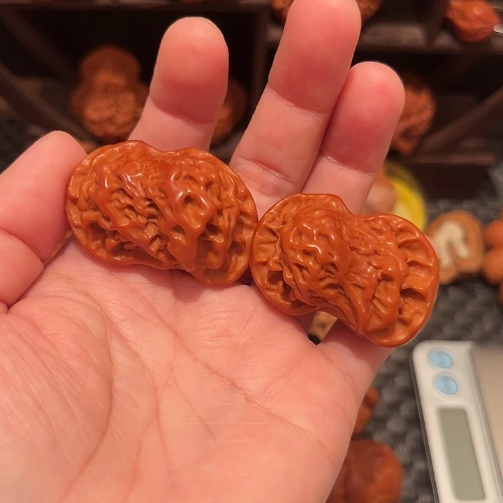 王***旭文玩核桃把件犀牛望月