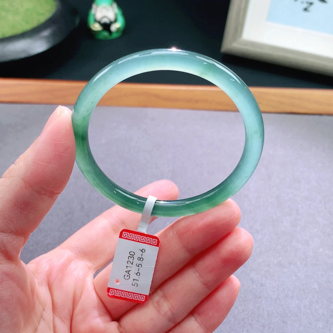 翡翠手镯未镶嵌天然翡翠手镯