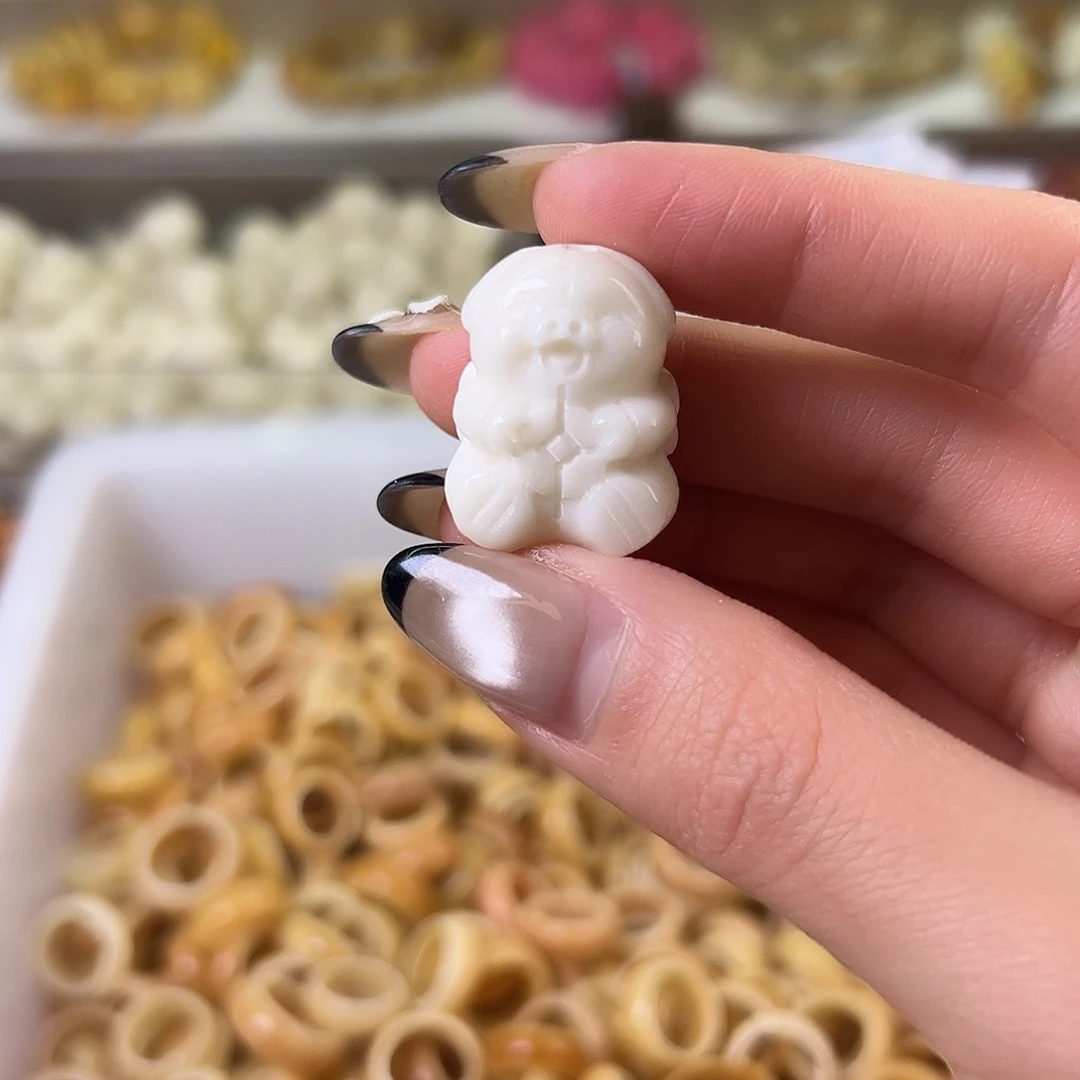 菩提根/象牙果吊坠全品白色抱钱猪7颗