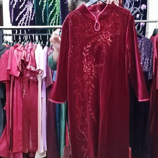 酒红色金丝绒重工中长旗袍6xl165斤左右