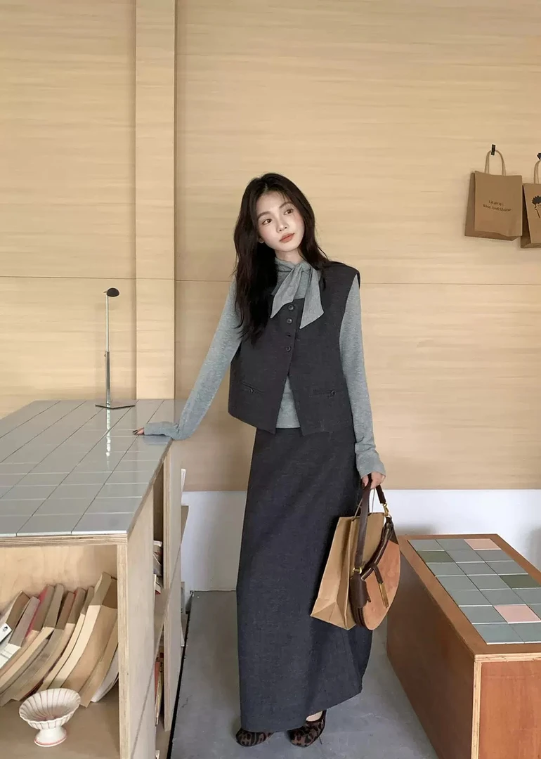 2025年秋季高级感蝴蝶结长袖上衣+背心马甲+高腰半身裙三件套