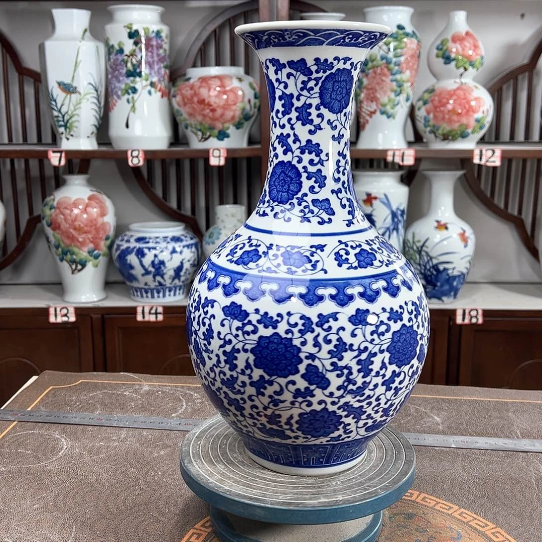 摆件景德镇陶瓷缠枝