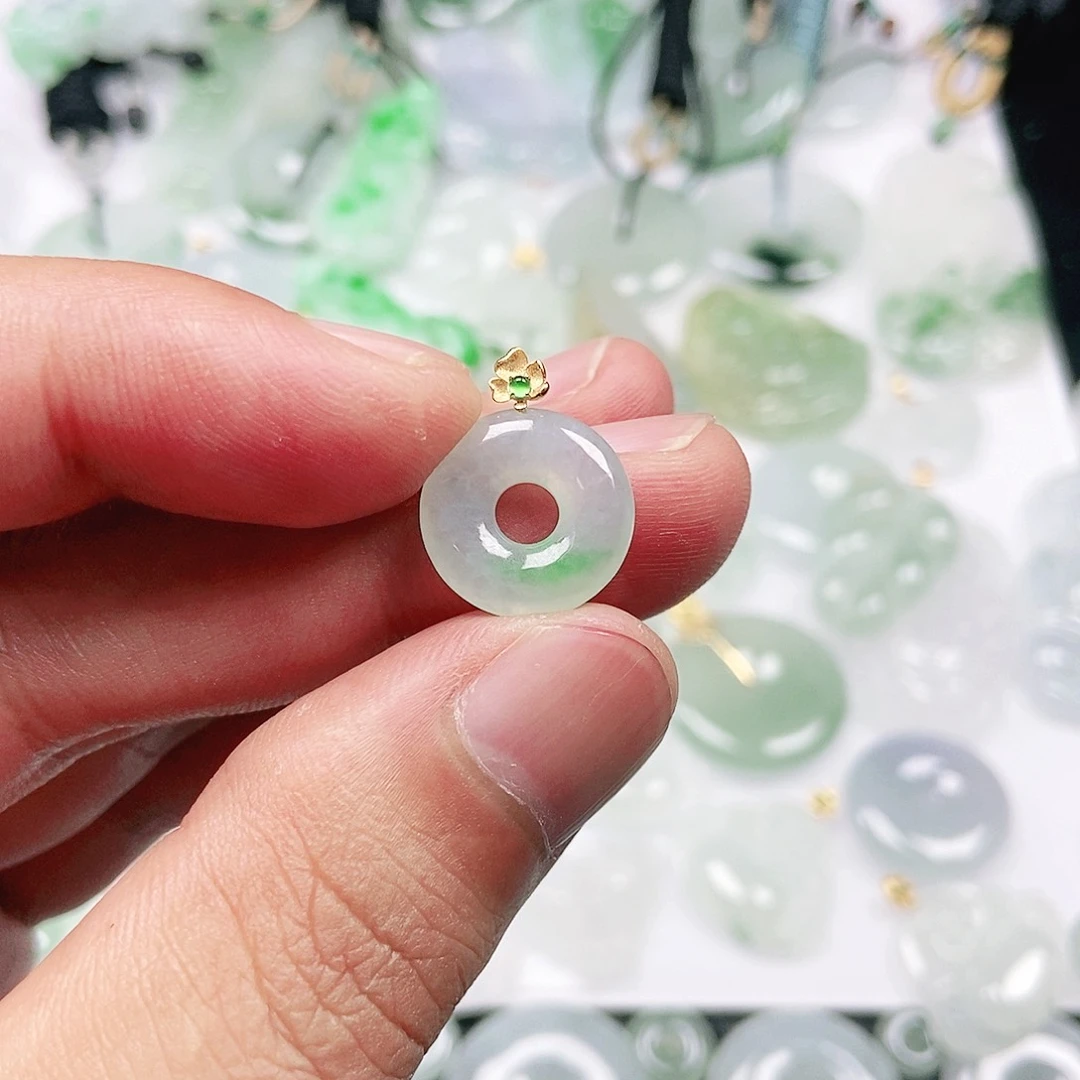 骤***ᐝ翡翠未镶嵌吊坠(不含链)