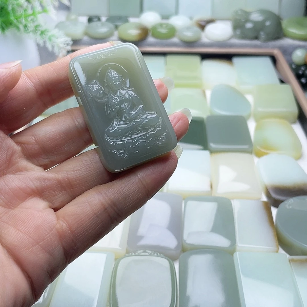 颈饰未镶嵌和田玉（糖玉）信*