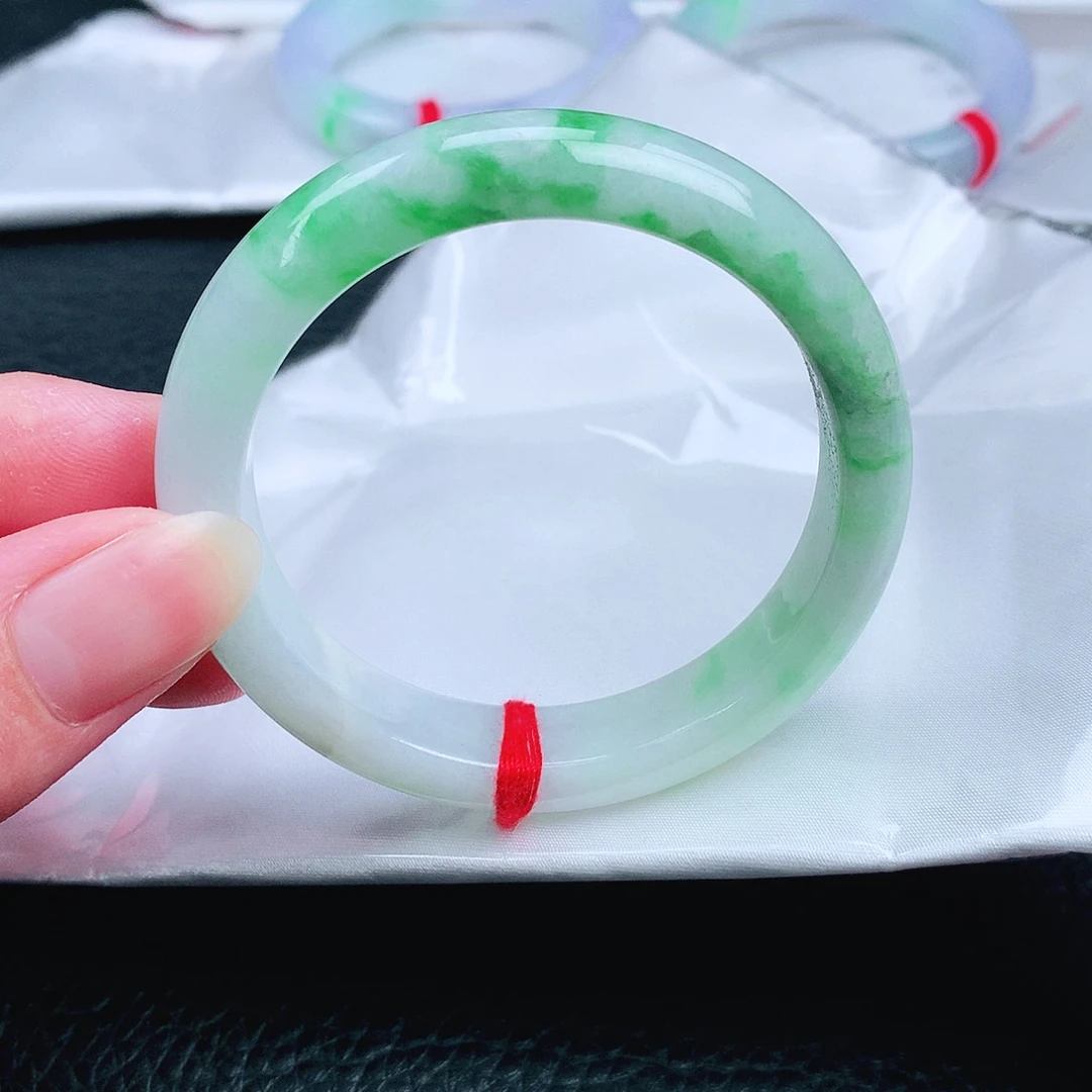 翡翠未镶嵌手镯。。