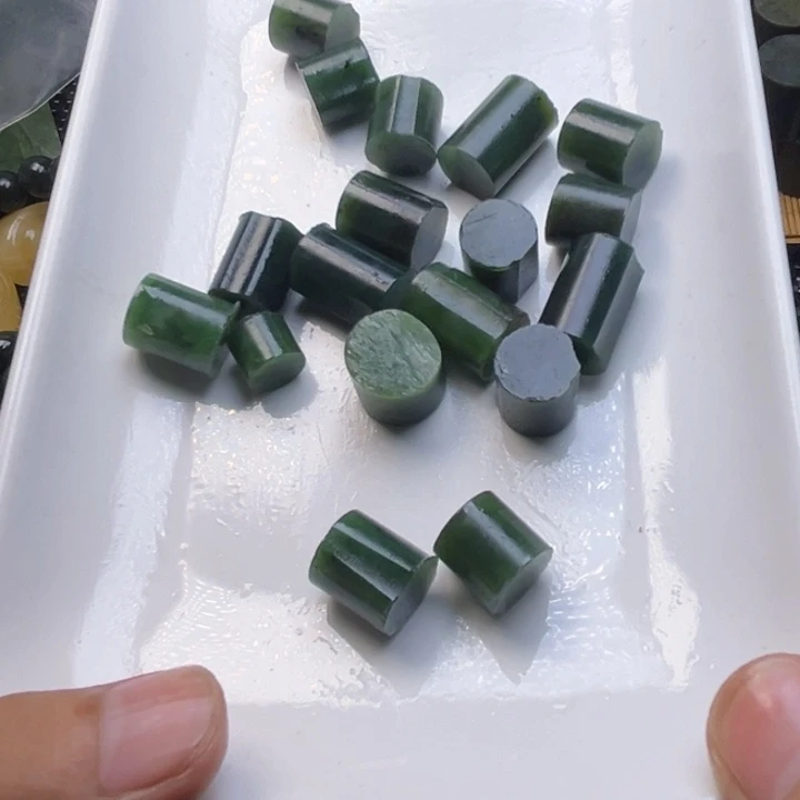 丕***定未镶嵌手链和田玉