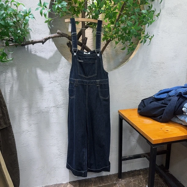 吴卡卡 直筒秋款深色系背带裤