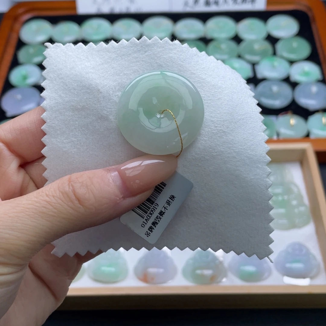 翡翠未镶嵌颈饰平安扣