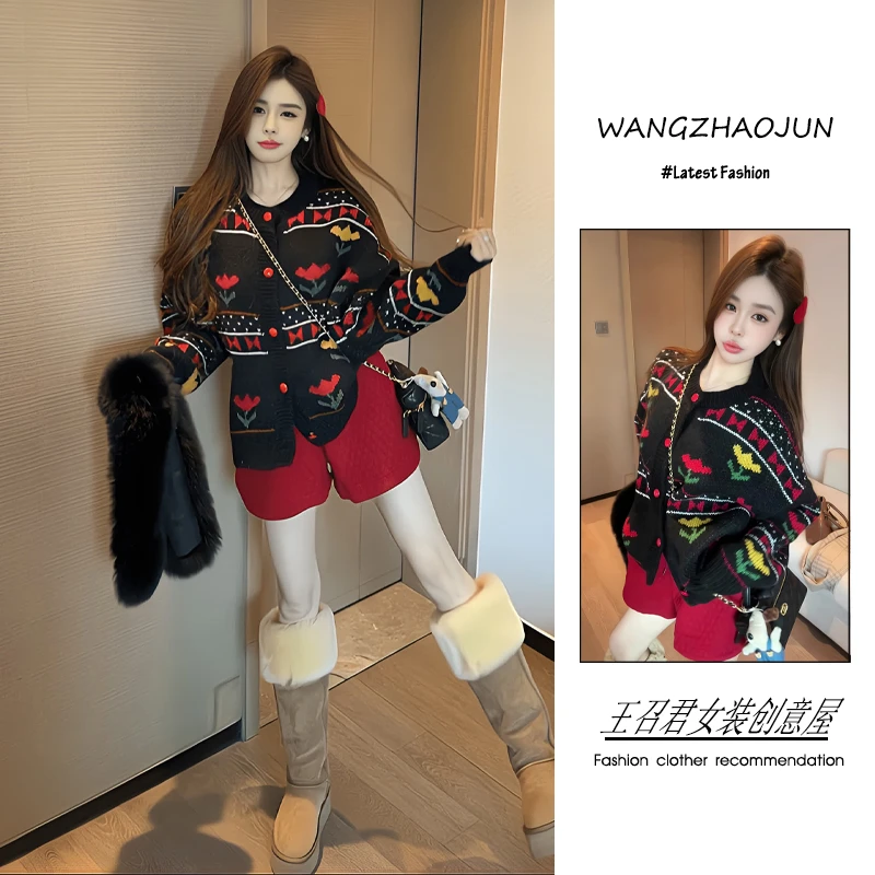 秋冬季2025新款女装超流行韩系穿搭圣诞氛围感针织开衫短裤两件套